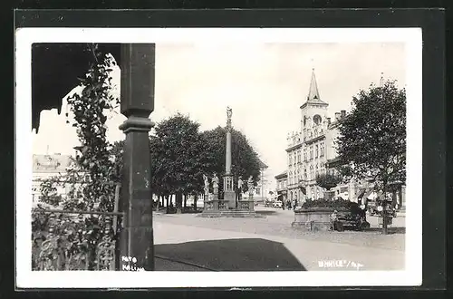 AK Lomnice nad Pop., Strassenpartie mit Denkmal