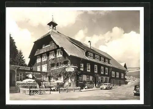 AK Schönwald /Schwarzwald, Hotel Hirschen mit Cafe-Terrasse im Sonnenschein