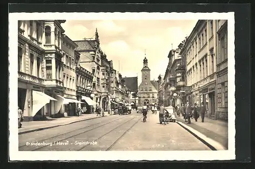 AK Brandenburg /Havel, Blick in die belebte Steinstrasse