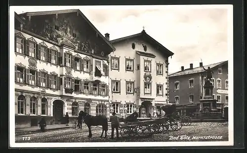 AK Bad Tölz, Marktstrasse mit Haus der Tölzer Zeitung, Denkmal und Pferdewagen