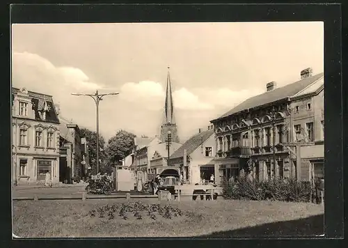 AK Torgelow /Meckl., Clara-Zetkin-Strasse mit Kirchturm