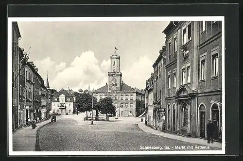 AK Schneeberg /Sa., Markt mit Geschäften und Rathaus