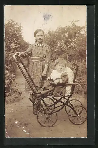 Foto-AK Geschwister mit Kinderwagen