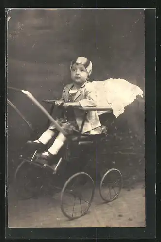 Foto-AK Kleinkind im Kinderwagen