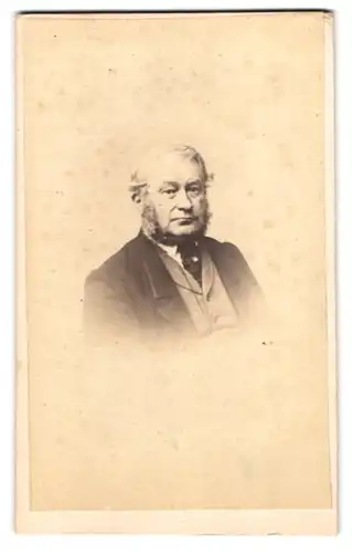 Fotografie Georg Wagner, Mainz, Weihergarten 5, Portrait eines älteren Herrens