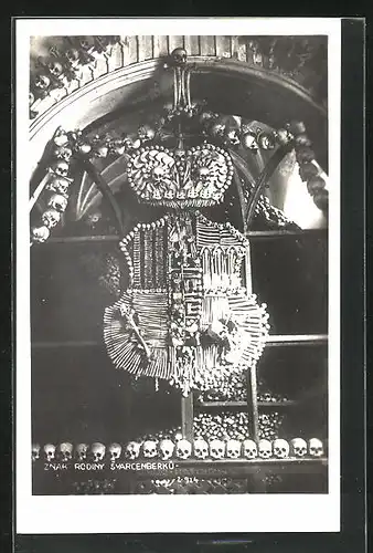 AK Kuttenberg / Kutna Hora-Sedlec, Altar aus Totenköpfen und Knochen