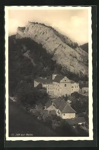 AK Svatý Jan pod Skalou, Schloss am Fusse eines Felsen