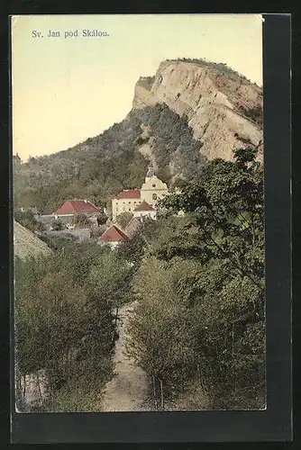 AK Svatý Jan pod Skalou, Weg zum Schloss, Felsen in der Ferne