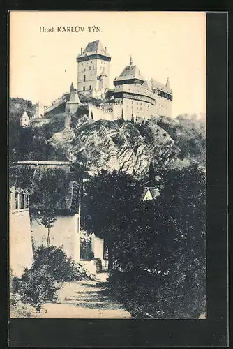 AK Karluv Tyn, Strassenpartie am Fusse einer Burg