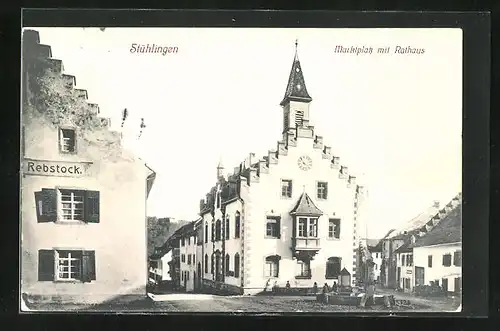 AK Stühlingen, Marktplatz mit Rathaus