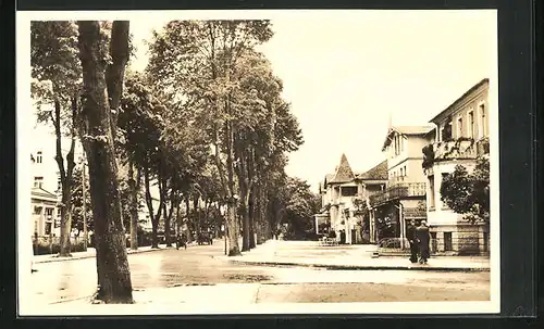 AK Kühlungsborn, Strandstrasse mit Geschäft