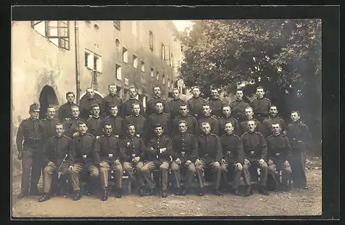 Foto-AK Salzburg, Gruppenfoto von Soldaten in Uniform