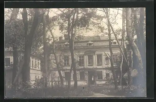 Foto-AK Salzburg, Villa mit schattigem Garten