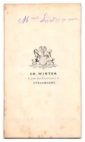 Fotografie Ch. Winter, Strasbourg, 6 Rue des Ecrivains, betagte Edeldame mit Haube im Biedermeierkleid