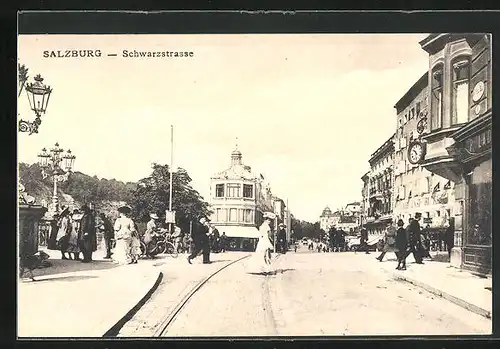 AK Salzburg, Schwarzstrasse mit Passanten