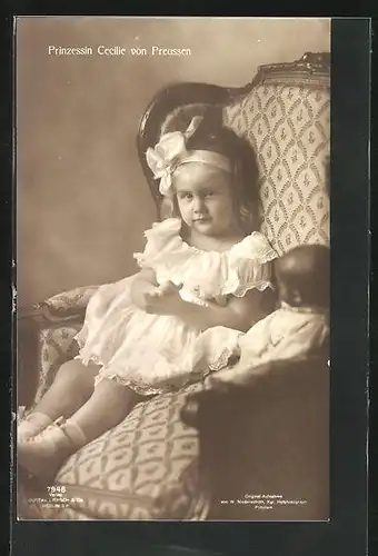 AK Prinzessin Cecilie von Preussen mit Puppe im Sessel