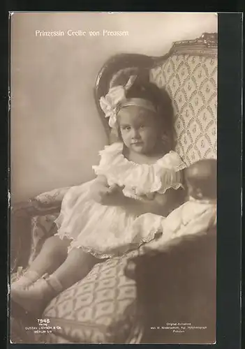 AK Prinzessin Cecilie von Preussen mit Puppe im Sessel