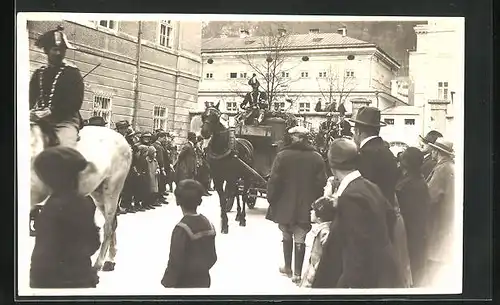 Foto-AK Salzburg, Pferdegespann während Umzug