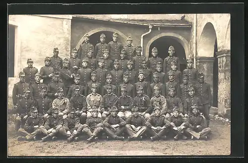 Foto-AK Salzburg, Gruppenfoto von Soldaten in Feldgrau