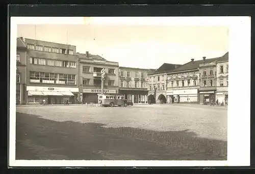 AK Hranice, Marktplatz mit Omnibus