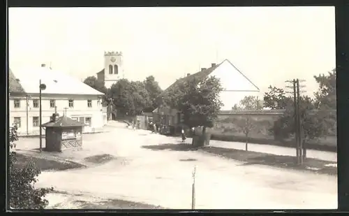 AK Náklo, Strassenpartie mit Uhrenturm