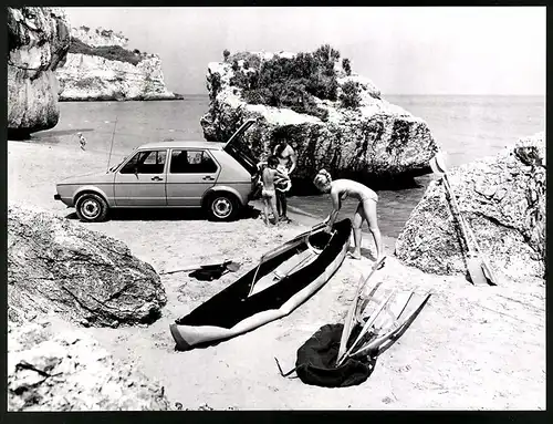 Fotografie Auto VW Golf I, Volkswagen PKW beim Badeurlaub am Strand