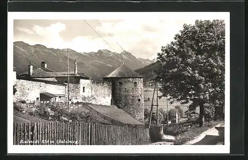 AK Radstadt, Strassenpartie mit Turm