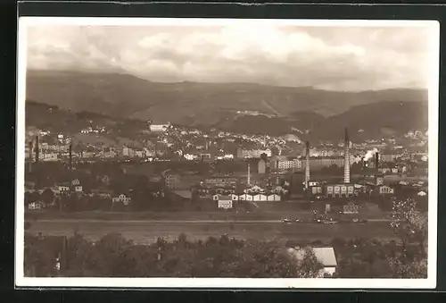 AK Tetschen-Bodenbach / Decin, Totalansicht mit Berglandschaft