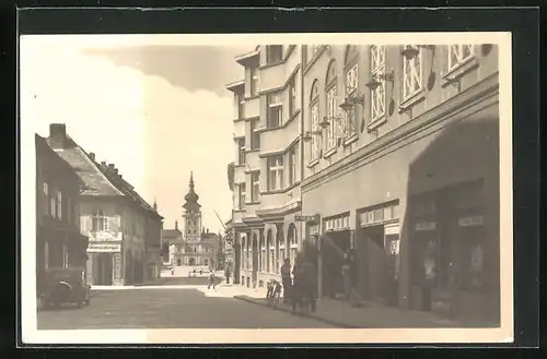 AK Zatec, Strassenpartie mit Geschäften