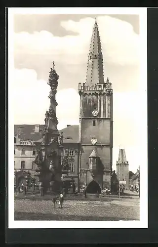 AK Kaaden / Kadan, Strassenpartie mit Kirche und Denkmal