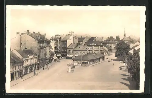 AK Prerau /Prerov, Litfasssäule auf dem Marktplatz