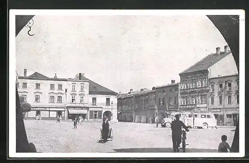 AK Leipnik /Lipnik, Omnibusse auf dem Ringplatz