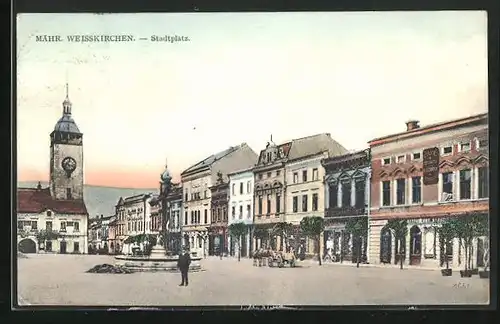 AK Mähr.-Weisskirchen, Stadtplatz mit Geschäften und Kirche