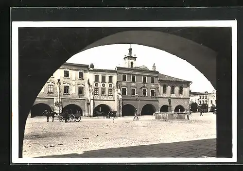 AK Lipnik n. B., Namesti, Blick durch einen Bogen auf Platz