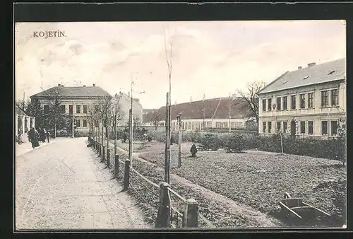 AK Kojetein /Kojetín, Strassenpartie mit Grünanlage