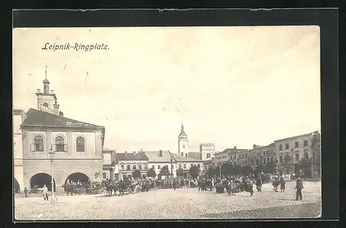 AK Leipnik, Menschen und Kutschen auf dem Ringplatz