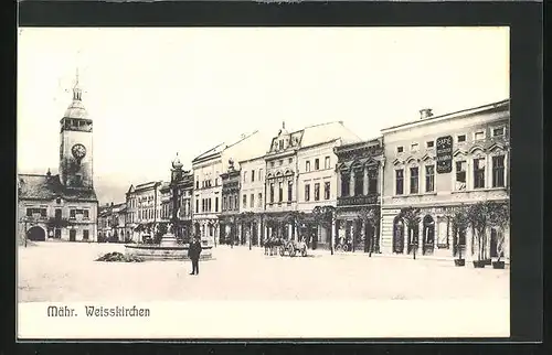 AK Mähr.-Weisskirchen, Stadtplatz mit Geschäften und Kirche