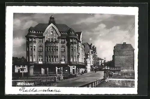 AK Warnsdorf / Varnsdorf, Strassenpartie mit Brücke