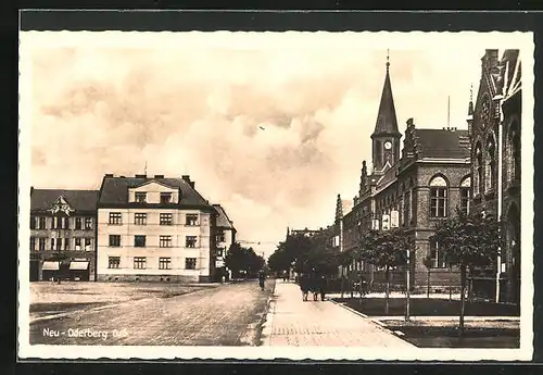 AK Neu-Oderberg, Strassenpartie mit Blick zur Kirche