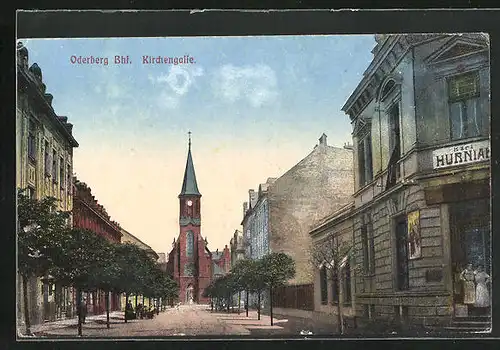 AK Oderberg-Bahnhof, Strassenpartie an der Kirchengasse mit Geschäft und Kirche