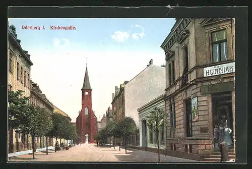 AK Oderberg, Strassenpartie an der Kirchengasse mit roter Kirche