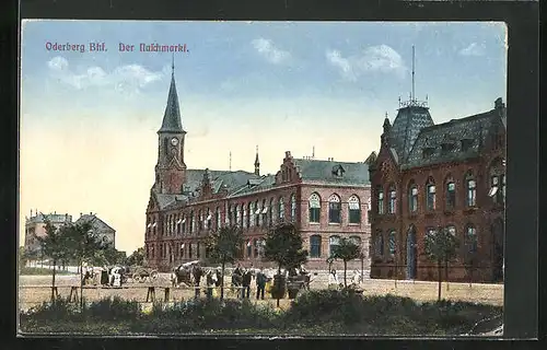 AK Oderberg, Blick auf den Naschmarkt mit Besuchern