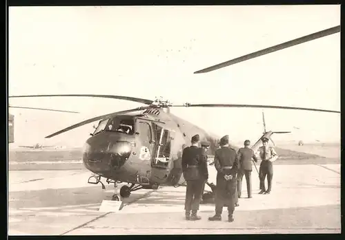 Fotografie Hubschrauber Sikorsky der Bundeswehr auf einem Flugplatz