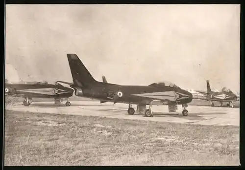 Fotografie Flugzeug F-86 Sabre, Düsenjet einer Kunstfliegerstaffel