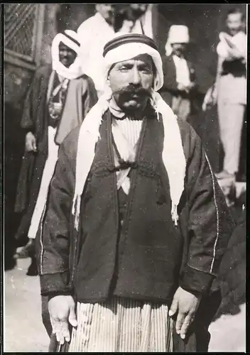 Fotografie Araberführer, Stammesfürst in typischer Bekleidung