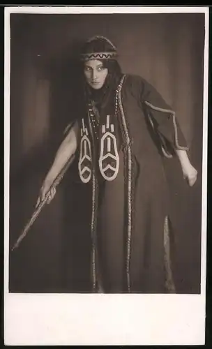 Fotografie Franz Xaver Setzer, Wien, Portrait Schauspielerin im Bühnenkostüm