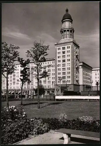 Fotografie unbekannter Fotograf, Ansicht Berlin, Frankfurter Tor in der Karl-Marx-Allee