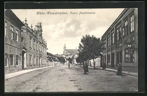 AK Mähr.-Weisskirchen, Franz Josefstrasse mit Passanten