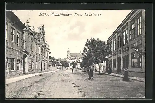 AK Mähr.-Weisskirchen, Franz Josefstrasse mit Passanten