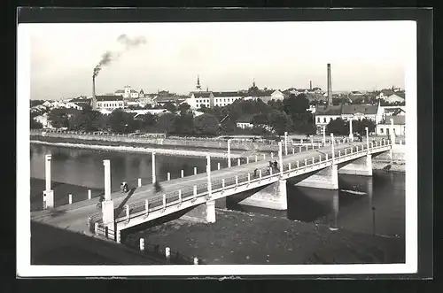 AK Prerov, Brücke vor Stadt mit Schornsteinen